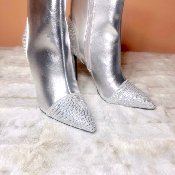 Mata Uniherse Silver With Sparkling Rhinestones Booties - Picture 5 of 10